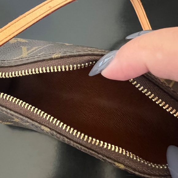 Louis Vuitton papillon pouch - Picture 9 of 9